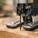 découvrez ce qu'est une lame de scie sauteuse à chantourner, ses caractéristiques et son utilisation pour des découpes précises et fines.